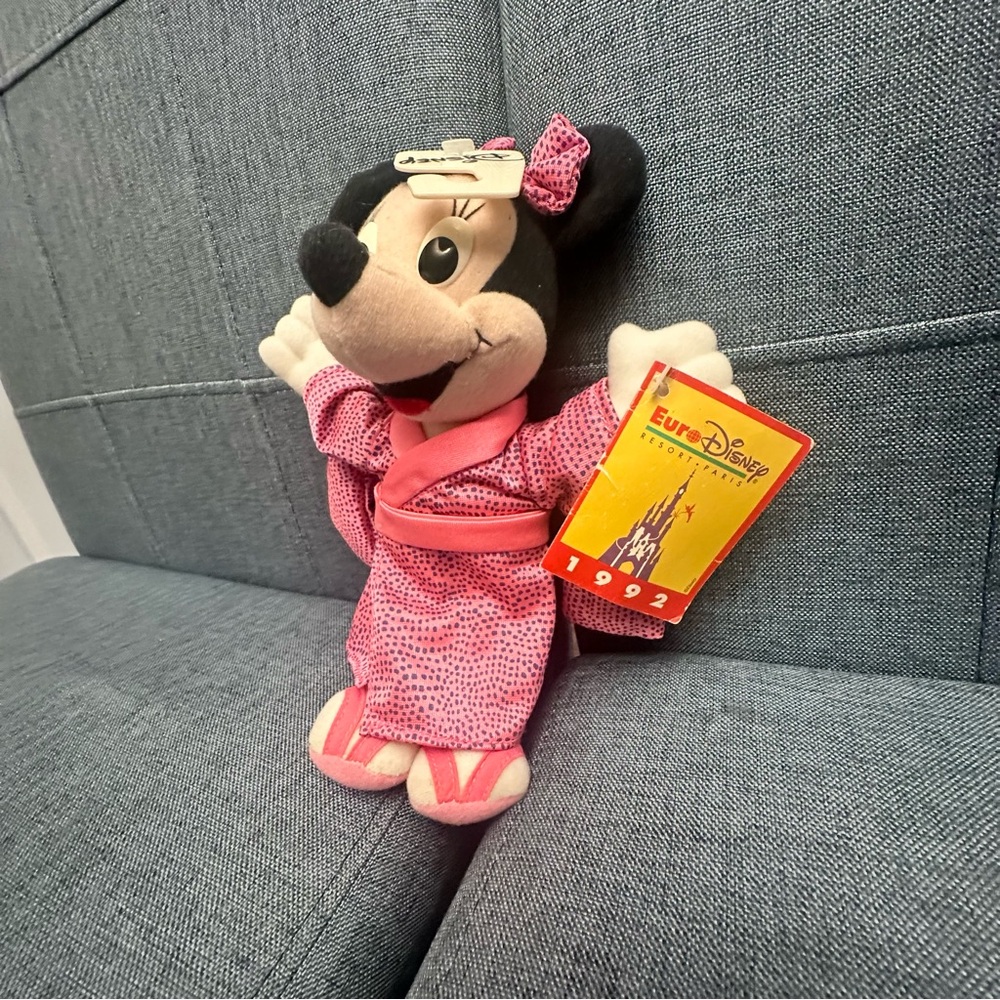 Rare VTG Disney Mickey's World Tour
Minnie Mouse Japanese Plush Figure